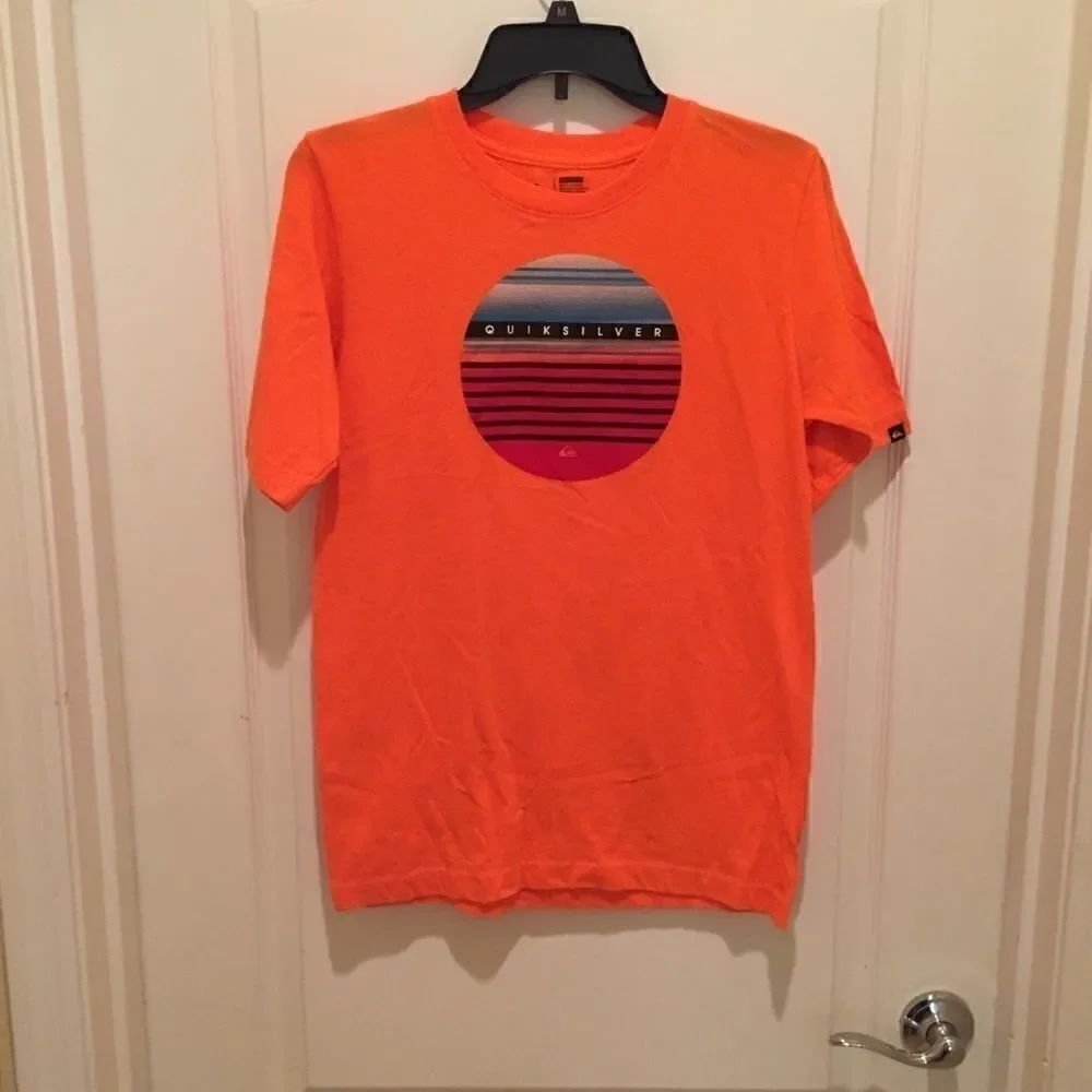 Quicksilver Tee 💕 3/$10  - Picture 1 of 5
